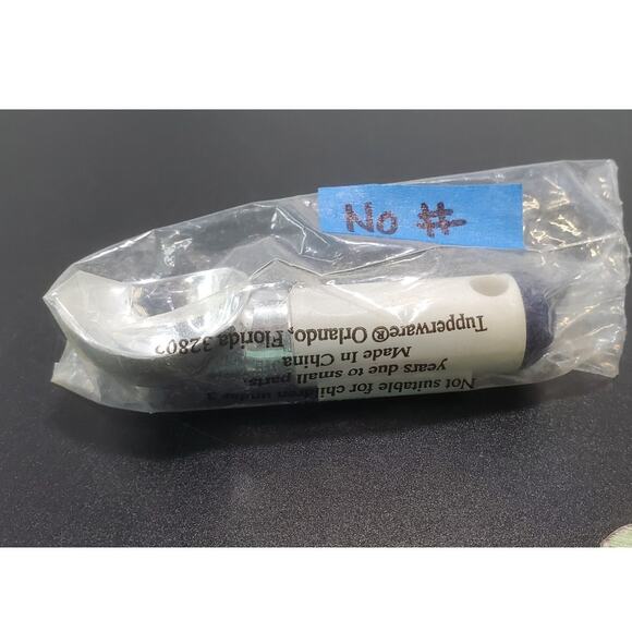 VTG Tupperware Refrigerator Magnets (2) & Quick Shake Key Chain Set of 3 SEALED - Picture 2 of 5